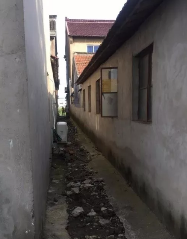 圖2 某測區(qū)的農(nóng)村復(fù)雜建筑和窄巷 圖2 某測區(qū)的農(nóng)村復(fù)雜建筑和窄巷